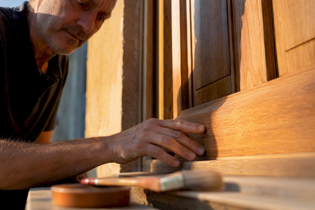Manutenzione serramenti in legno: guida pratica 2026