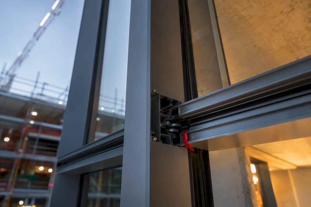Facciate a montanti e traversi: guida tecnica alla progettazione